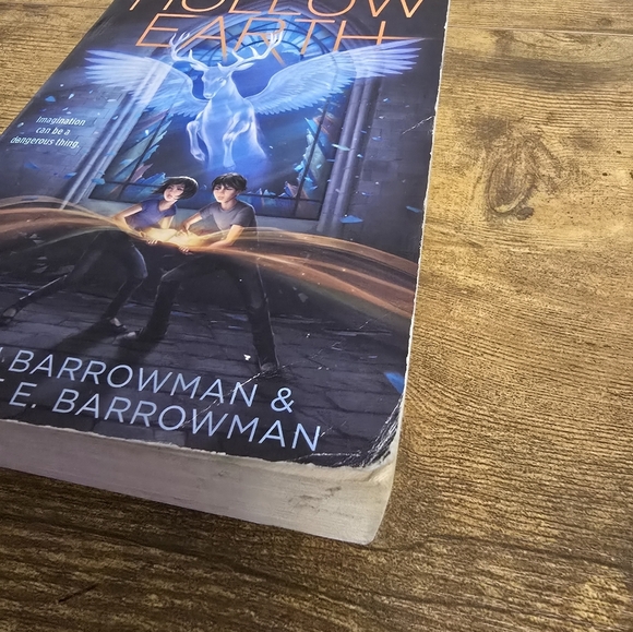 Hollow Earth Kids Soft cover Chapter Book - Picture 2 of 10